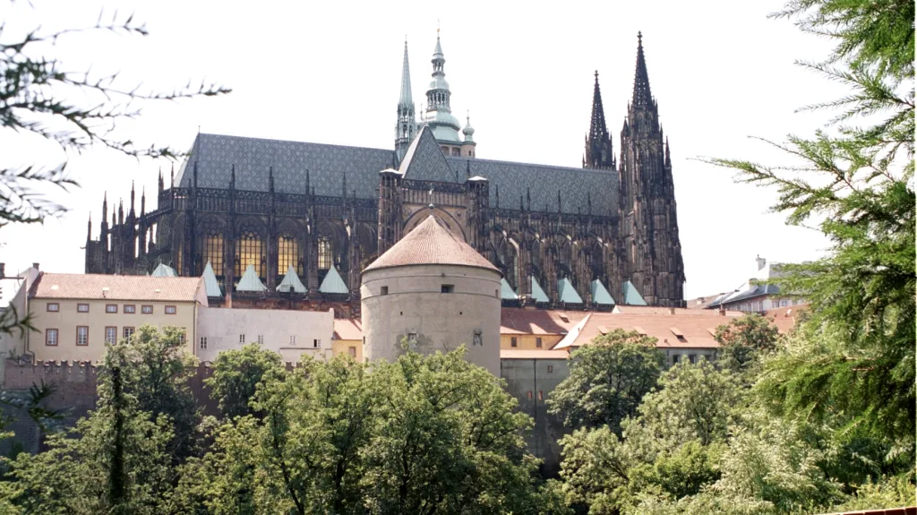 Pražský hrad, v popředí věž Mihulka