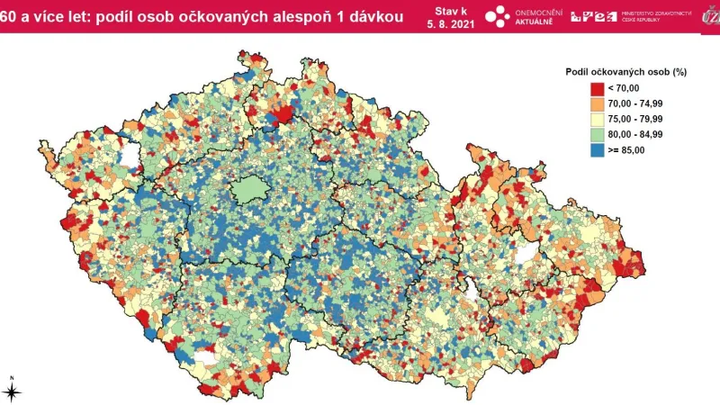 Podíl očkovaných nad 60 let alespoň jednou dávkou podle okresů