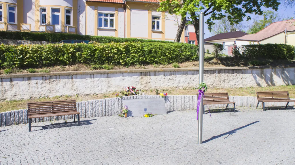 Archivní záběr – pamětní deska v Řeporyjích připomínající padlé vojáky Ruské osvobozenecké armády