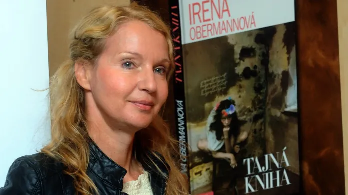 Irena Obermannová na křtu své Tajné knihy
