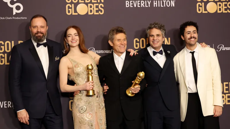 Emma Stoneová a její kolegové z filmu Chudáčci