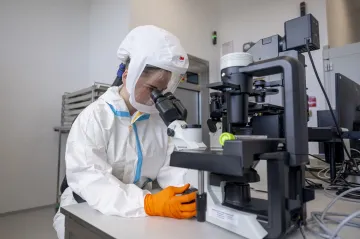 Vědecké centrum Biocev už dekádu zkoumá viry, proteiny i nové léky