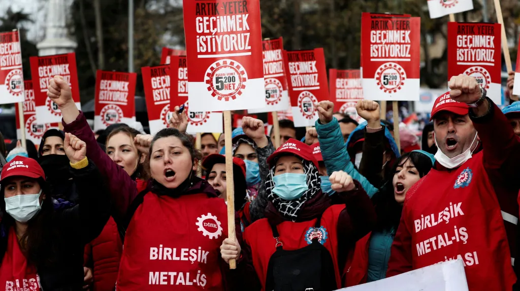 Protest tureckých odborů proti měnové politice vlády