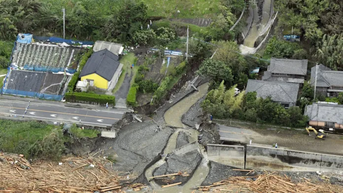 Následky tajfunu Malakas v Japonsku