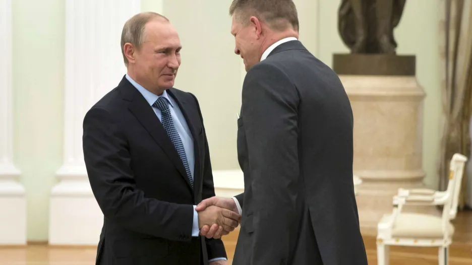 Vladimir Putin vítá v Moskvě Roberta Fica