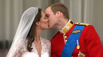 Královský novomanželský polibek