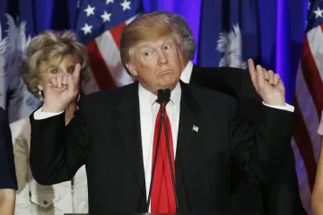 Je to neřízená střela. Experti republikánů se šikují proti Trumpovi