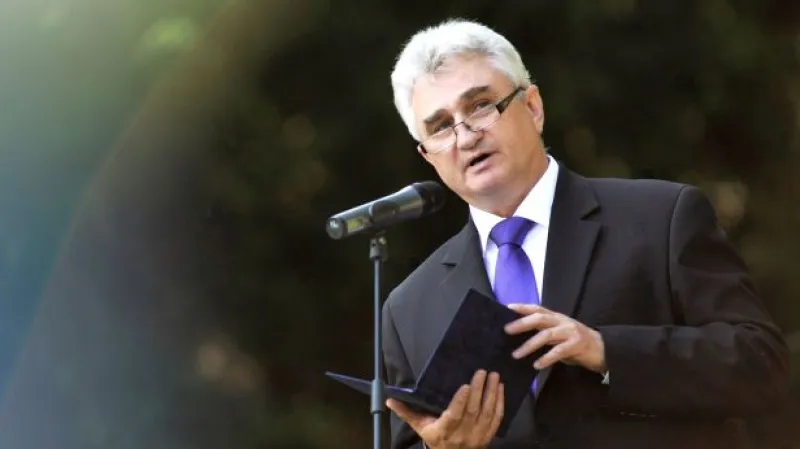 Brífink k zákonným opatřením v Senátu