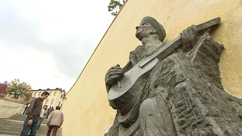 Pomník Karla Hašlera na Starých zámeckých schodech