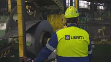 Výroba svodidel v ostravské hutí Liberty
