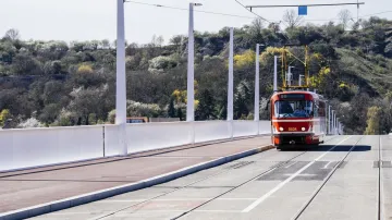Tramvaj na Dvoreckém mostě