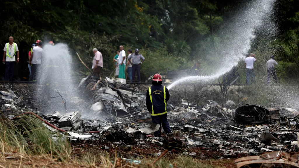Následky havárie dopravního letounu na Kubě