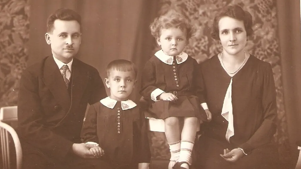 Jan Svoboda s rodiči a sestrou