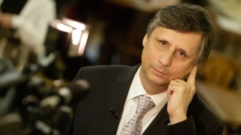 Do boje o Hrad vstupují Roithová a Dlouhý