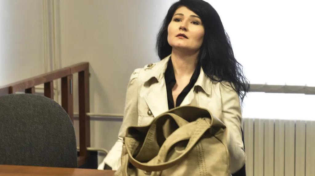 Nela Lisková u soudu (duben 2018)