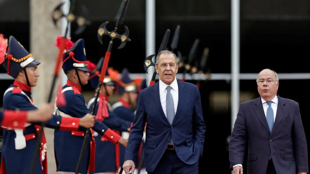 Ruský ministr zahraničí Sergej Lavrov se svým brazilským protějškem Maurem Vieirou