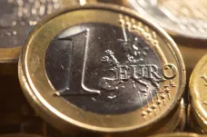 Vládní koalici rozděluje téma přijetí eura. Stanjura nyní považuje debatu za zbytečnou