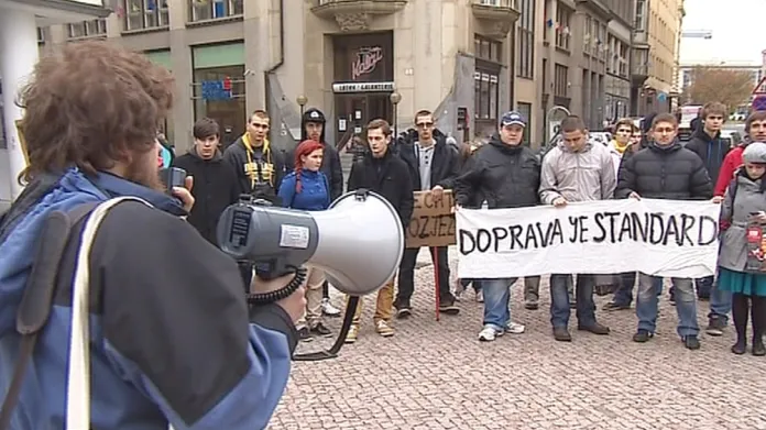 Studenti v Brně protestovali proti zdražení nočního jízdného