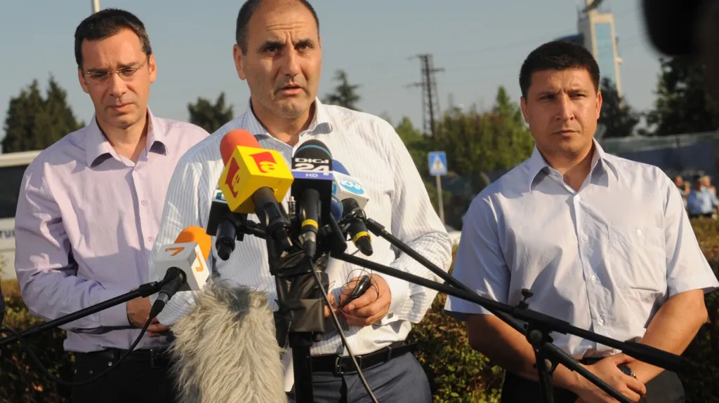 Cvetan Cvetanov (uprostřed)