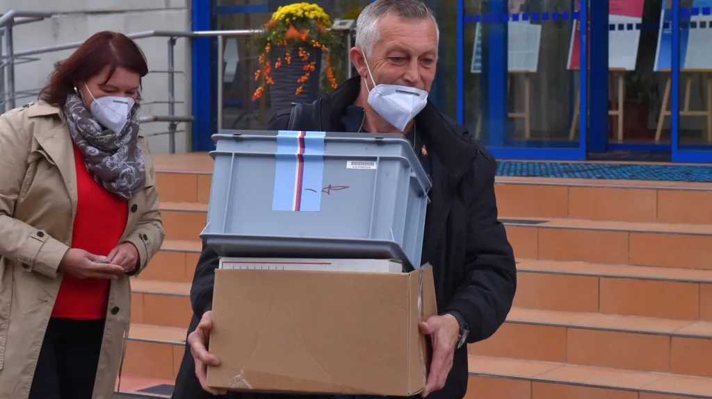 Speciální přenosná urna v Karlových Varech