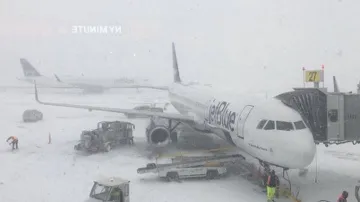 Zasněžené letiště v New Yorku
