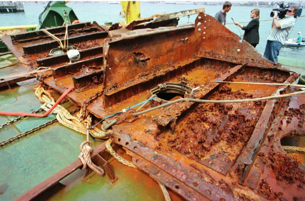 V roce 1998 se podařilo archeologům vylovit kus paluby z potopeného vraku. Ten se později stal součástí expozice na výstavě v Bostonu