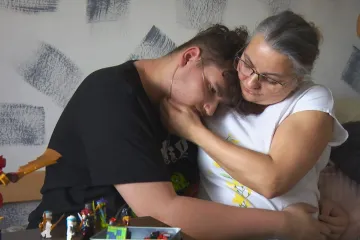 Péče o nemocné často dopadá na rodiny. Organizací, které jim pomáhají, je málo