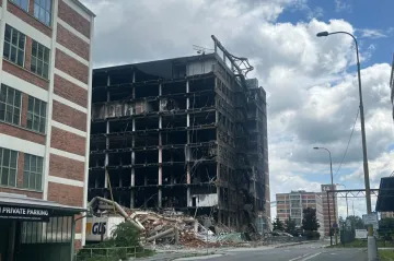 Hasiči zlikvidovali požár výškové budovy ve Zlíně