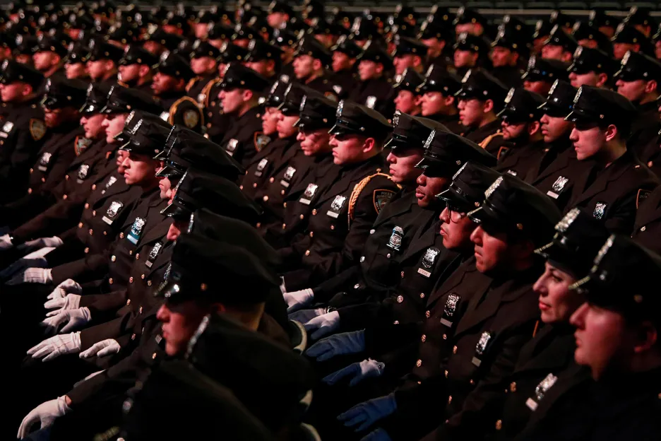 Promoce newyorských policistů v Madison Square Garden