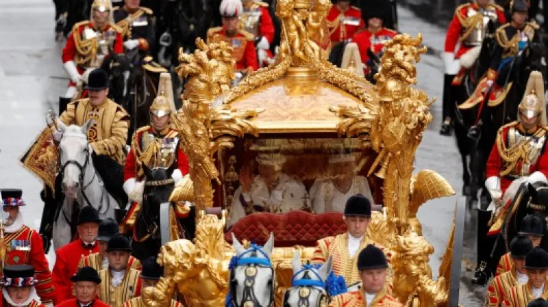 Slavnostní procesí se vrací do Buckinghamského paláce,  Autor: Piroschka van de Wouw,  Zdroj: Reuters