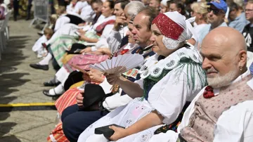 Návštěvníci slavnostní mše ve Velehradě