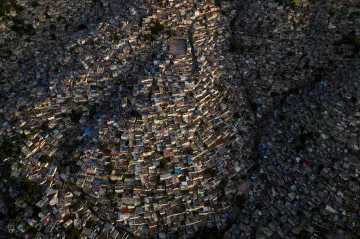 Haiti čelí humanitární krizi kvůli konfliktu s ozbrojenými gangy