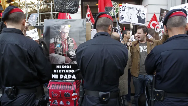 Protest proti návštěvě papeže Benedikta XVI. v Barceloně (6. listopadu 2010)