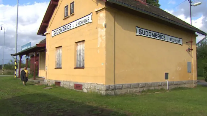 Opuštěné nádraží na trati Tábor–Bechyně by chtěla odkoupit obec