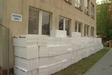 Vlhkou a hlučnou školku hygienici uzavřeli