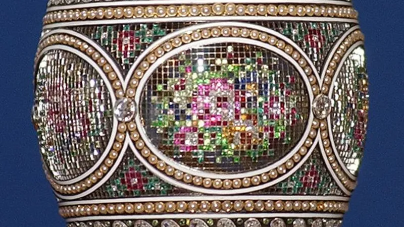 Fabergého mozaikové vejce z roku 1914, uloženo je ve sbírkách britské královské rodiny