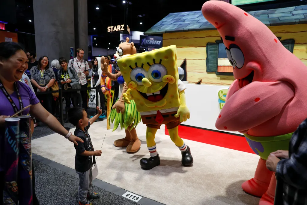 Sponge Bob a Patrick Star zdraví malého fanouška