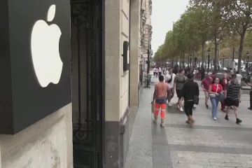 Firma Apple vyhověla tlaku Evropské unie. Dalším trablům ale musí čelit ve Francii a Číně