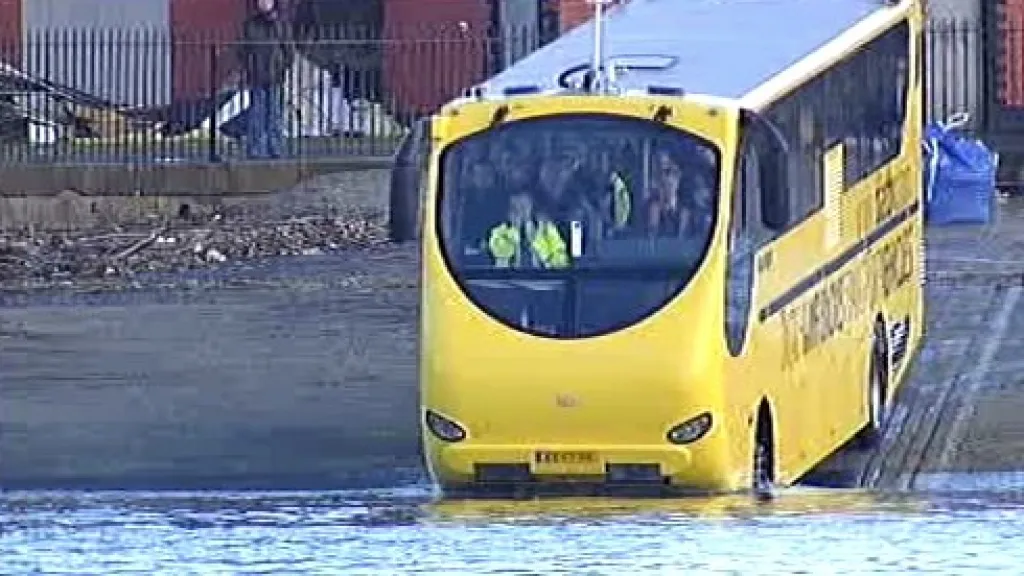 Obojživelný autobus