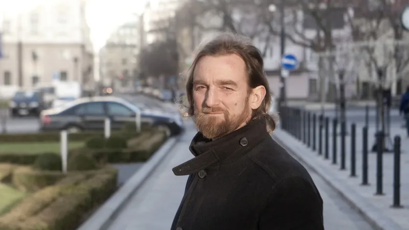Novinář Tom Nicholson