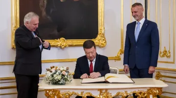 Předsedové parlamentů Rakouska (Walter Rosenkranz), Česka (Tomio Okamura) a Slovenska (Richard Raši) se sešli po jednání ve Slavkovském formátu dne 3. 12. 2025