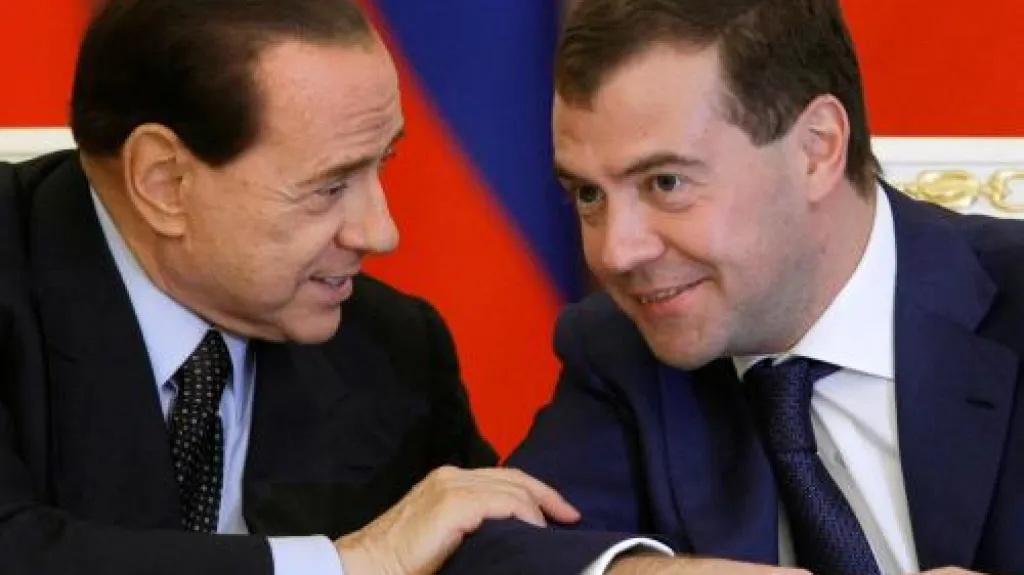 Silvio Berlusconi a Dmitrij Medveděv