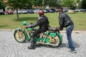 AVÍZO: Motocykly Böhmerland na Chvalské tvrzi v Horních Počernicích