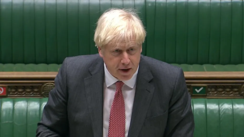 Premiér Boris Johnson na jednání ve sněmovně