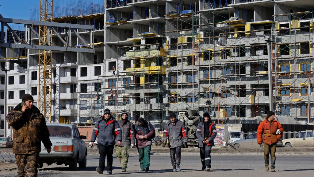 Rusové rekonstruují Mariupol, který během invaze zničili