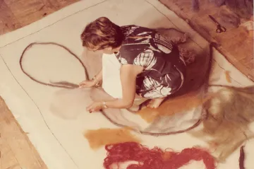 Interiéry, kostýmy i umění. Inez Tuschnerová si vystačila s textilem