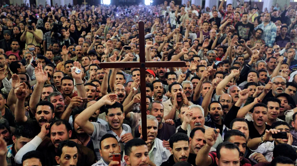 Pohřeb koptských křesťanů v Káhiře
