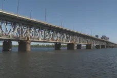 Rusko se snaží zničit ukrajinskou infrastrukturu, v Dnipru zasáhla jeho raketa důležitý most 