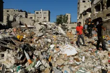 Izraelská armáda tvrdí, že likviduje teroristy Hamásu v pozemních bojích, z Gazy zní tvrzení o náletech i na jih pásma