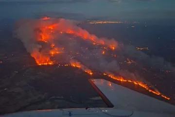 Lesní požár na jihu Francie už zničil plochu větší než Paříž